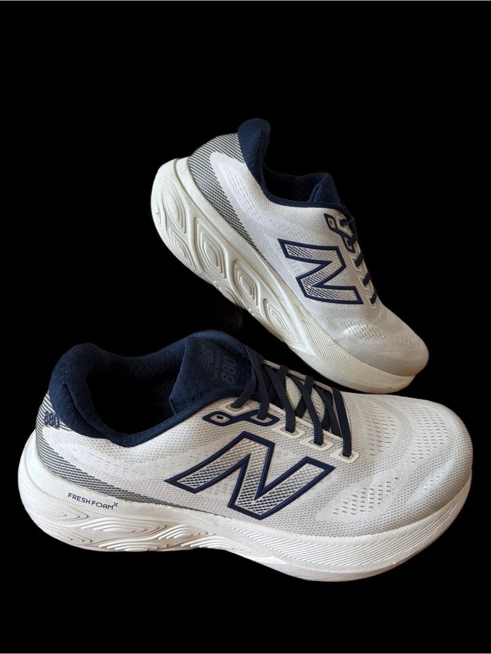 10.5 WIDE (2E) New Balance 880  White and Navy Men's Neutral Runners men’s size